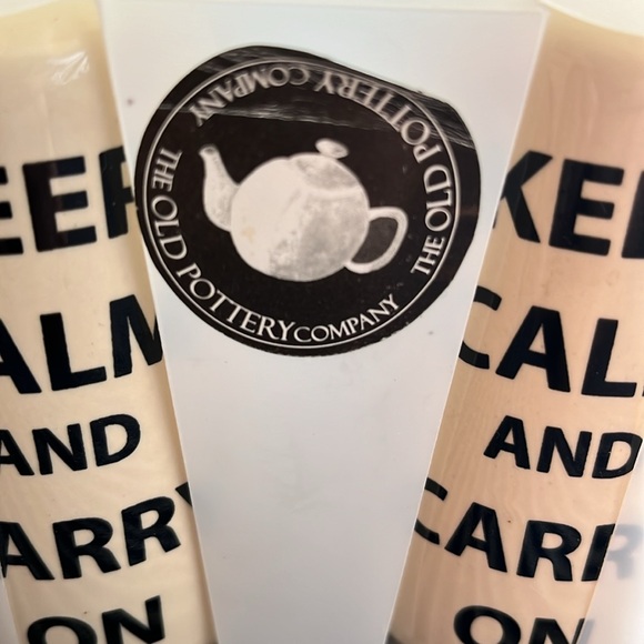 Salt and pepper shakers New inbox “KEEP CALM AND CARRY ON” ceramic 4 inches - Picture 3 of 8